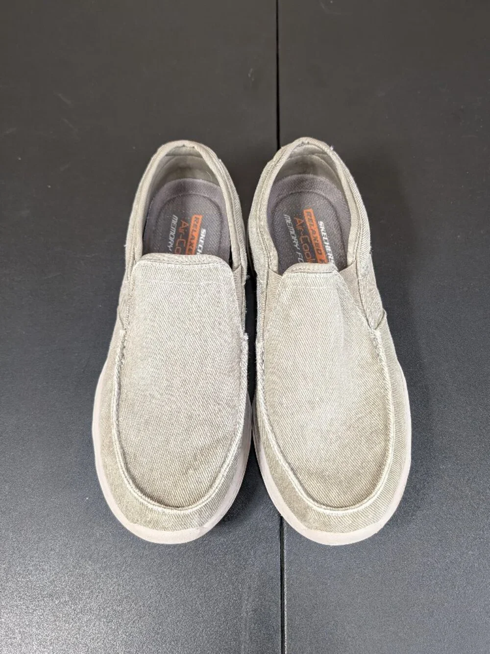 Skechers Men's Slip-On Casual Sneakers in Light Gray Canvas Size 11